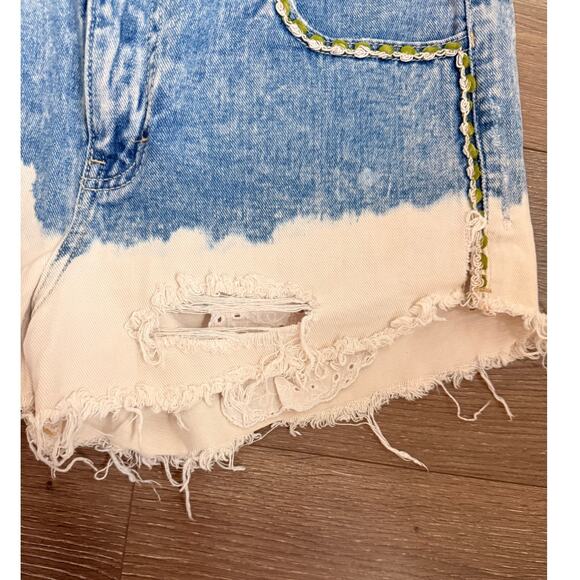 Free People Embroidered Denim 27" Cut Off Bleached Shorts Distressed Coachella‎ - Picture 5 of 5